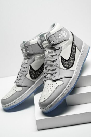 Air Jordan 1 Retro High Dior Shoes