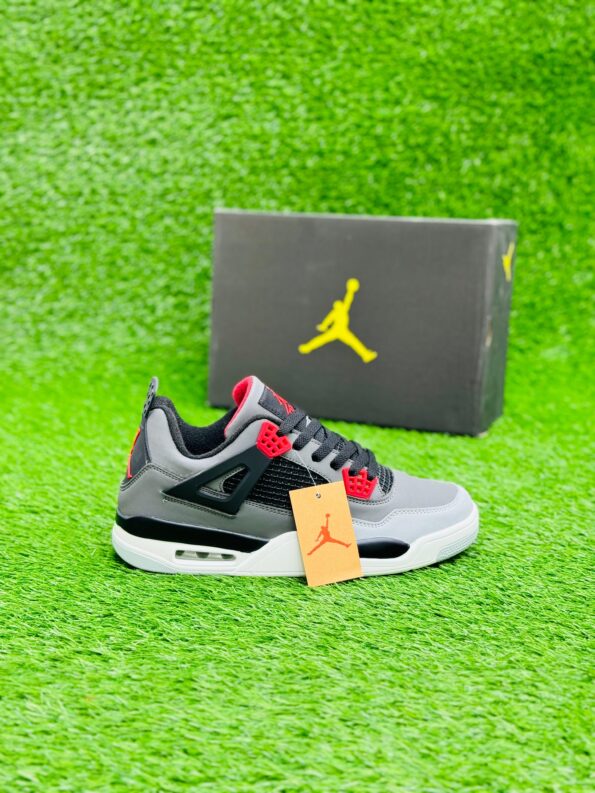 Air Jordan 4 Retro sneakers