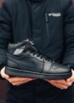 Nike Air Jordan 1 (FULL BLACK)