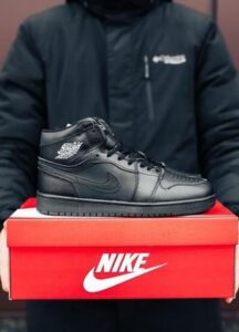 Nike Air Jordan 1 (FULL BLACK)